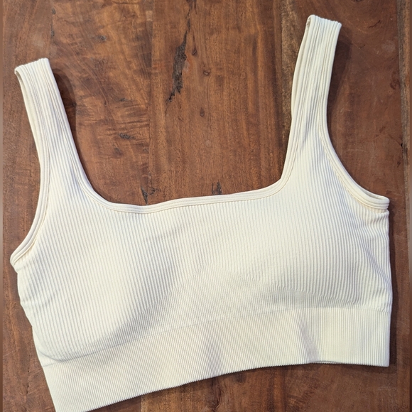 ✨FINAL PRICE✨ OQQ Medium Support Tank Top Seamless Cream Color - Picture 1 of 2